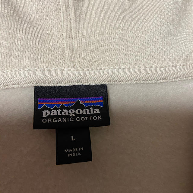 patagonia(パタゴニア)のバタゴニア ベージュ パーカー（Lサイズ） メンズのトップス(パーカー)の商品写真