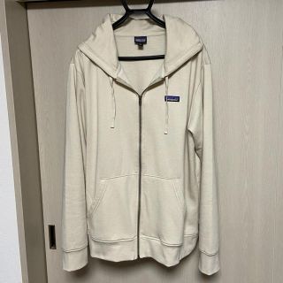 パタゴニア(patagonia)のバタゴニア ベージュ パーカー（Lサイズ）(パーカー)