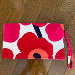 マリメッコ(marimekko)のマリメッコ marimekko ウニッコ　クラッチバッグ(クラッチバッグ)