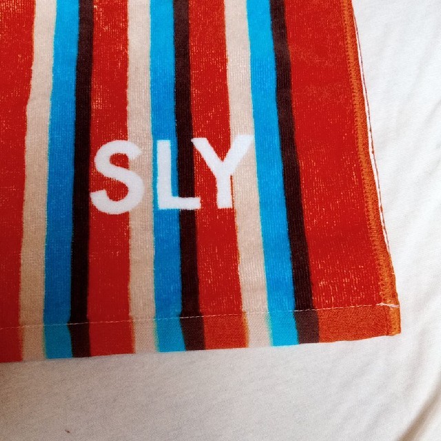 SLY(スライ)の新品　SLY ノベルティビーチサンダルタオル レディースの靴/シューズ(ビーチサンダル)の商品写真