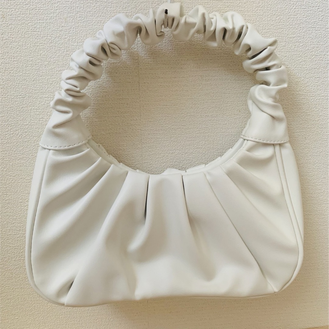 フリル ギャザー ワンハンドル バッグ ハンドバッグ ホワイト 白 韓国 ギフト レディースのバッグ(ハンドバッグ)の商品写真