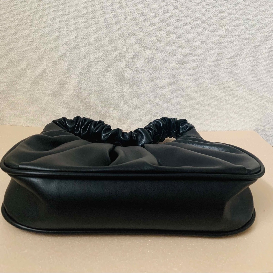 フリル ギャザー ワンハンドル バッグ ハンドバッグ ブラック 黒 韓国 ギフト レディースのバッグ(ハンドバッグ)の商品写真