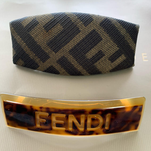 FENDI(フェンディ)のFENDI レディースのヘアアクセサリー(バレッタ/ヘアクリップ)の商品写真