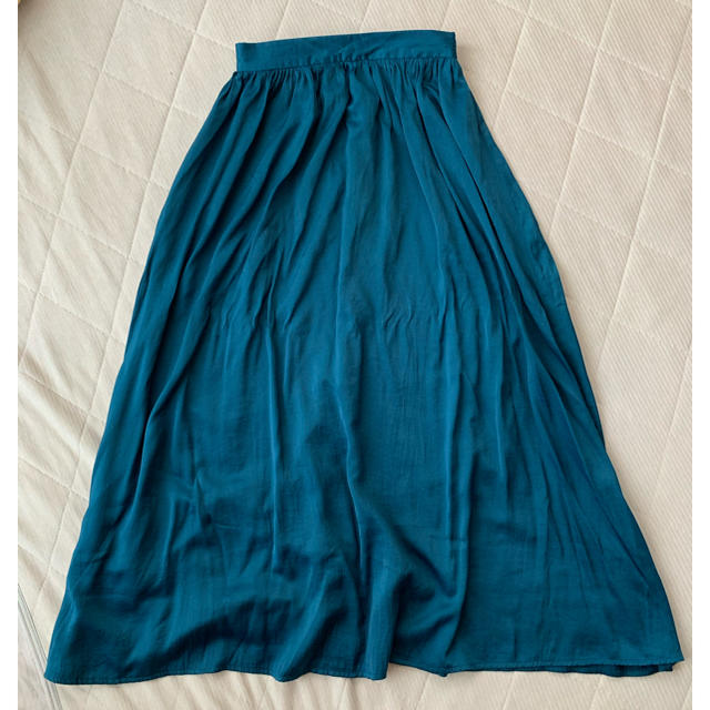 GU(ジーユー)のGU サテンフレアロングスカート レディースのスカート(ロングスカート)の商品写真