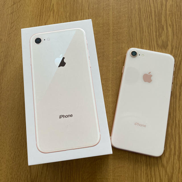 Apple(アップル)のiPhone 8 64GB simフリー  Apple store購入 スマホ/家電/カメラのスマートフォン/携帯電話(スマートフォン本体)の商品写真