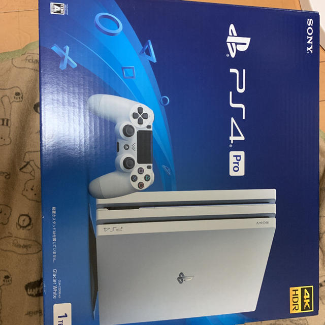 PlayStation4(プレイステーション4)のPs4 pro 1tb Glacier White  CHU-7200B b02 エンタメ/ホビーのゲームソフト/ゲーム機本体(家庭用ゲーム機本体)の商品写真