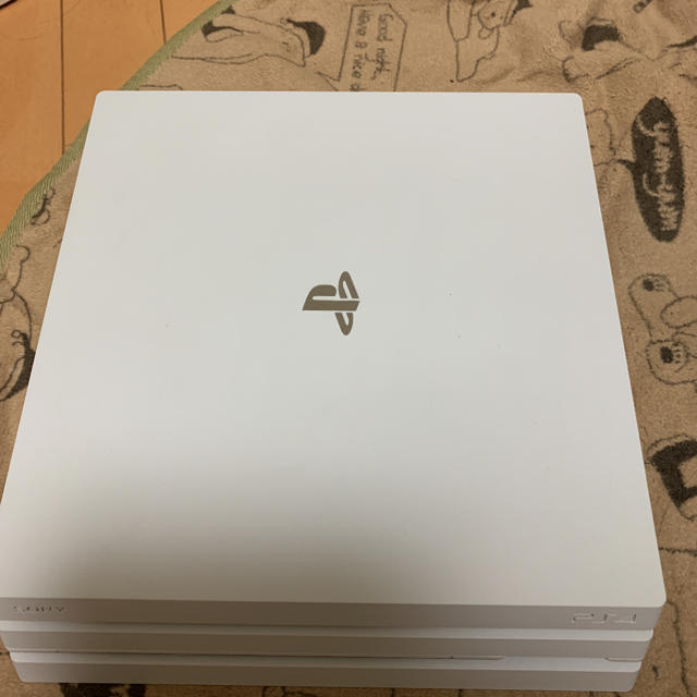 PlayStation4(プレイステーション4)のPs4 pro 1tb Glacier White  CHU-7200B b02 エンタメ/ホビーのゲームソフト/ゲーム機本体(家庭用ゲーム機本体)の商品写真