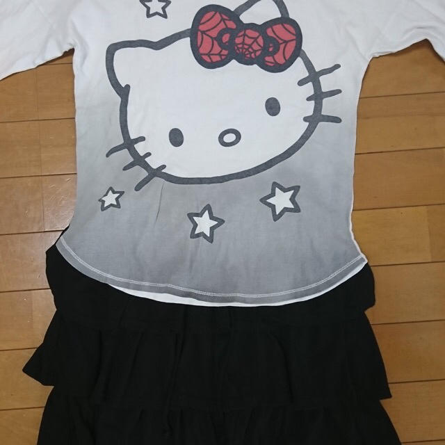 Old Navy(オールドネイビー)のキティーちゃん　オールドネイビー　Tシャツ　フリルスカート  キッズ/ベビー/マタニティのキッズ服女の子用(90cm~)(Tシャツ/カットソー)の商品写真