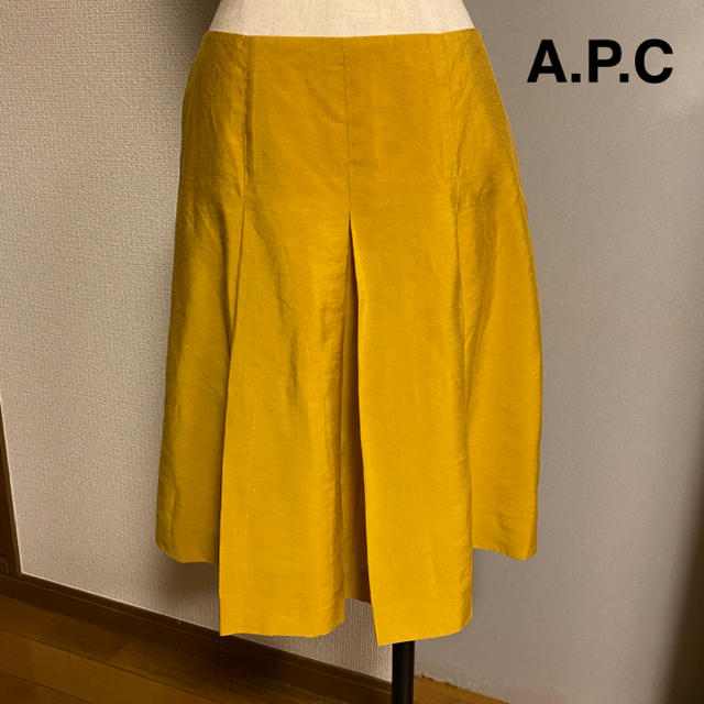 A.P.C(アーペーセー)の【A.P.C】膝丈 フレアスカート　イエロー レディースのスカート(ひざ丈スカート)の商品写真