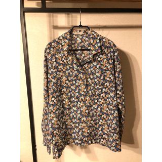 コムデギャルソン(COMME des GARCONS)の古着屋購入　お洒落な花柄デザインシャツ(シャツ)