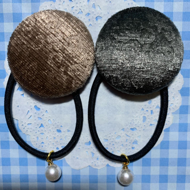 ベロア(ブラウン、ダークグレー) くるみボタンヘアゴム　38mm ハンドメイドのアクセサリー(ヘアアクセサリー)の商品写真