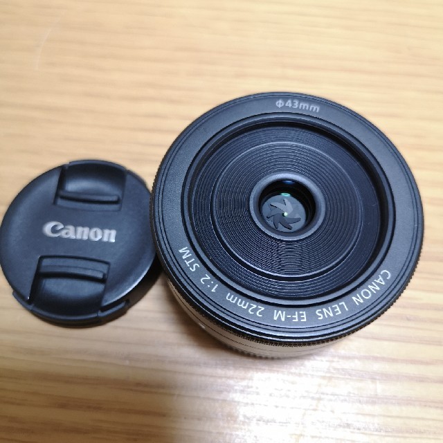 Canon(キヤノン)のCanon EF-M22mm F2 STM スマホ/家電/カメラのカメラ(レンズ(単焦点))の商品写真