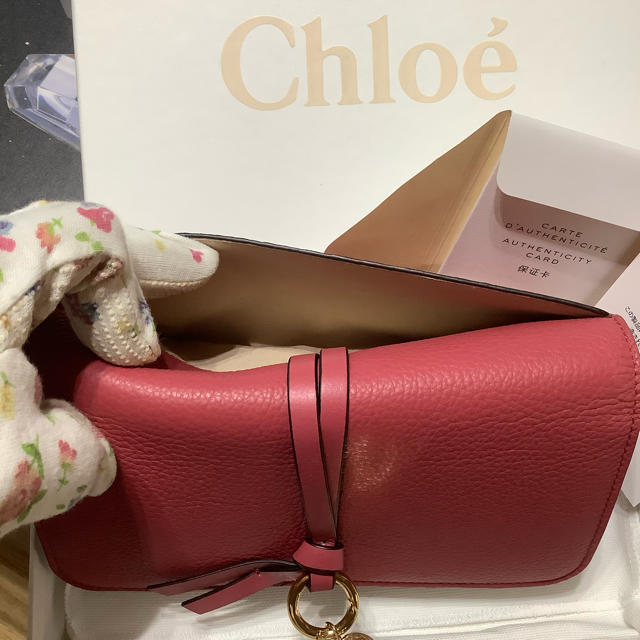 Chloe(クロエ)のChloe 長財布　チャーム付き レディースのファッション小物(財布)の商品写真