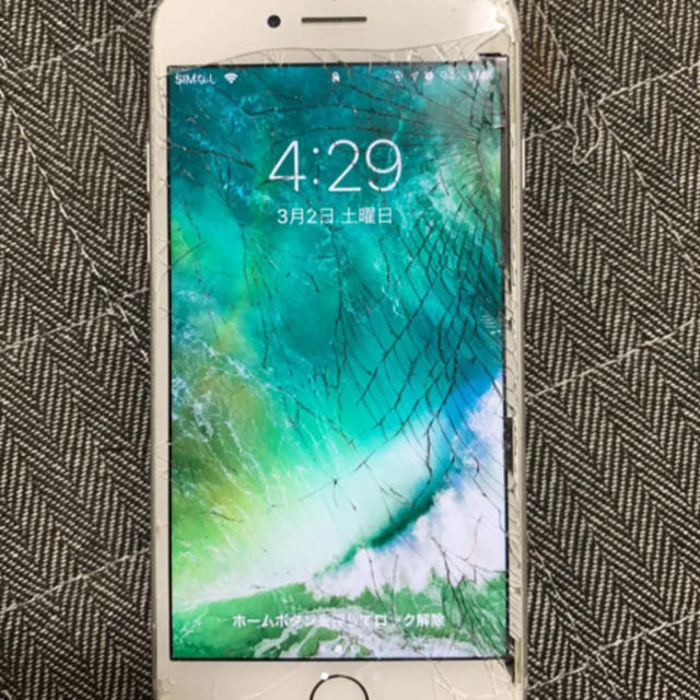 iPhone   iPhone 7 Silver  GB SIMフリーの通販 by シュ's shop