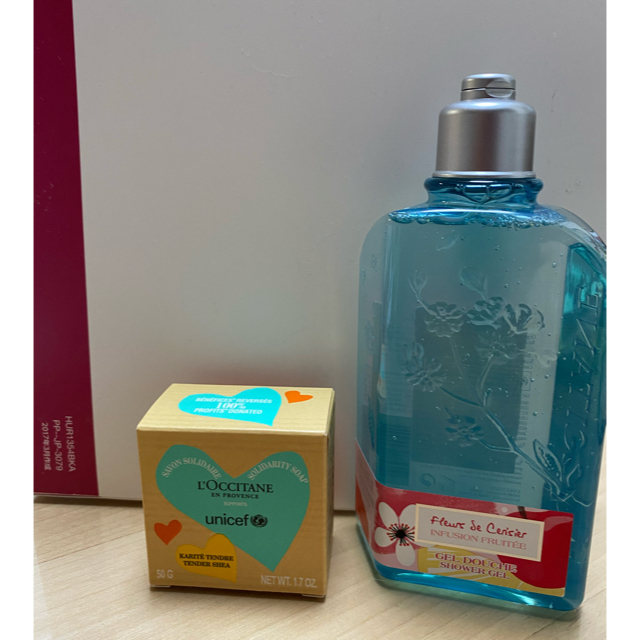 L'OCCITANE(ロクシタン)のハートソープとポーチのセットとなります。 コスメ/美容のボディケア(ボディソープ/石鹸)の商品写真