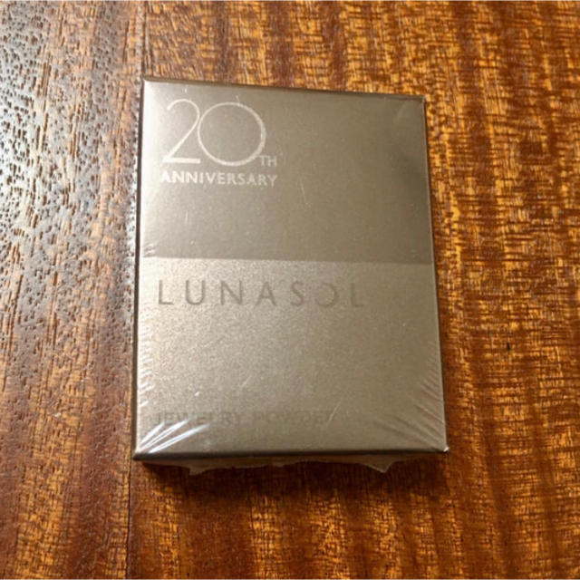 LUNASOL(ルナソル)の ルナソル　限定　単色アイシャドウ　新品未開封 コスメ/美容のベースメイク/化粧品(アイシャドウ)の商品写真