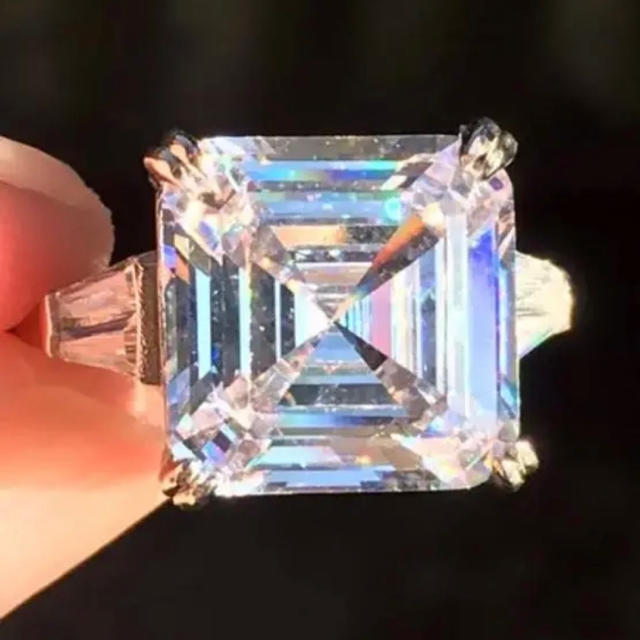 サービス品！sonaダイヤモンド  ６カラット  アッシャーカット リング レディースのアクセサリー(リング(指輪))の商品写真