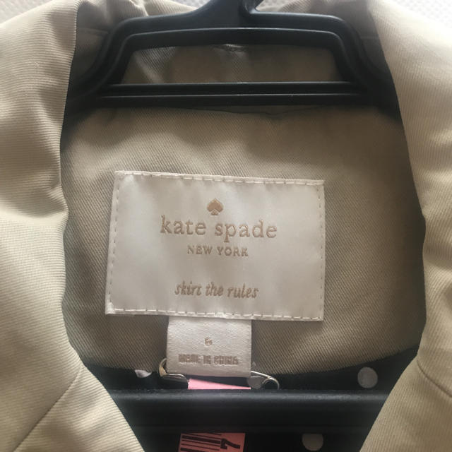 kate spade new york(ケイトスペードニューヨーク)のもーこ様専用⭐︎ケイトスペード　トレンチコート　サイズ6 キッズ/ベビー/マタニティのキッズ服女の子用(90cm~)(コート)の商品写真