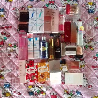 総額15万以上！！送料無料！まとめて化粧品、香水、携帯セット！！(その他)
