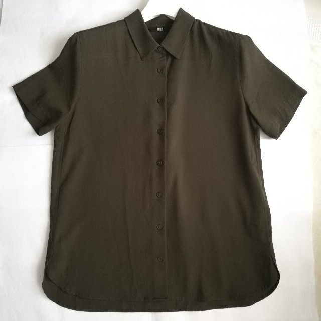 UNIQLO(ユニクロ)の ユニクロ　襟付き半袖シャツ　ブラウス レディースのトップス(シャツ/ブラウス(半袖/袖なし))の商品写真