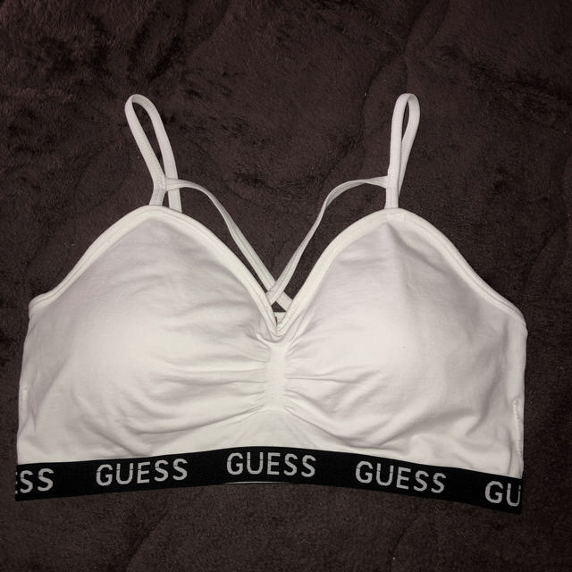 GUESS(ゲス)の【新品未使用】GUESS  ブラジャー　パット付き レディースの下着/アンダーウェア(ブラ)の商品写真