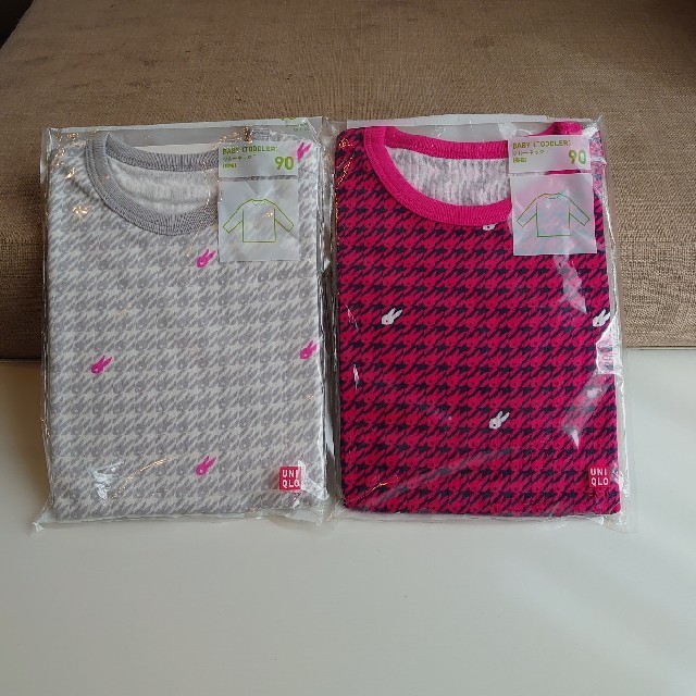 UNIQLO(ユニクロ)のユニクロ　クールネックTシャツ二枚セット　90 キッズ/ベビー/マタニティのキッズ服女の子用(90cm~)(Tシャツ/カットソー)の商品写真