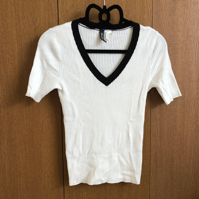 H&M(エイチアンドエム)のH&M  レディース  トップス　XSサイズ レディースのトップス(Tシャツ(半袖/袖なし))の商品写真