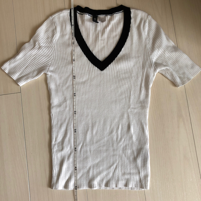 H&M(エイチアンドエム)のH&M  レディース  トップス　XSサイズ レディースのトップス(Tシャツ(半袖/袖なし))の商品写真