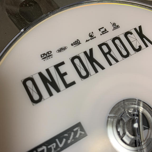 ONE OK ROCK(ワンオクロック)の残業リファレンスDVD＋人生×君＝ エンタメ/ホビーのDVD/ブルーレイ(ミュージック)の商品写真