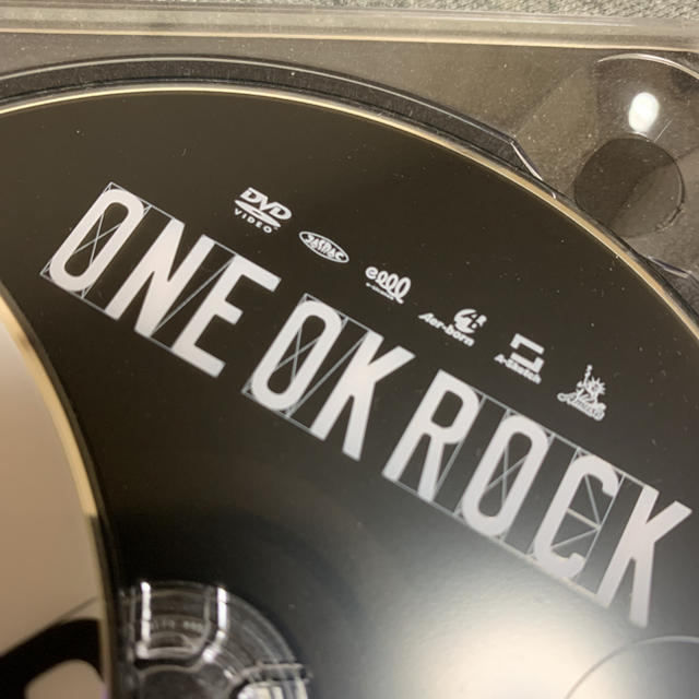 ONE OK ROCK(ワンオクロック)の残業リファレンスDVD＋人生×君＝ エンタメ/ホビーのDVD/ブルーレイ(ミュージック)の商品写真