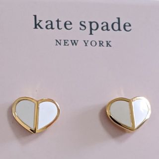 ケイトスペードニューヨーク(kate spade new york)の【新品】kate spade ケイトスペード ピアス ヘリテージスペード ホワイ(ピアス)