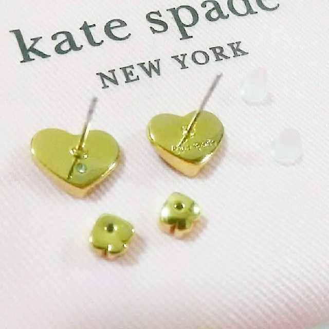 kate spade new york(ケイトスペードニューヨーク)の【新品】kate spade ケイトスペード ピアス ヘリテージスペードブラック レディースのアクセサリー(ピアス)の商品写真