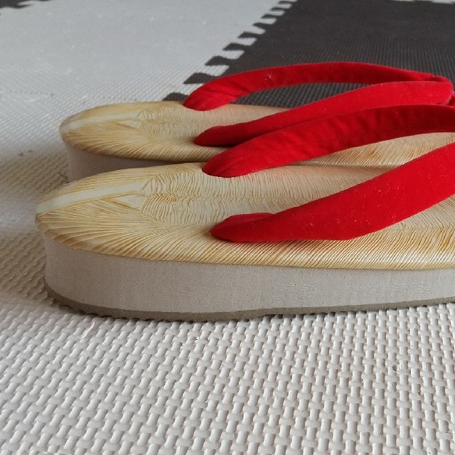草履　踊り　演劇　鼻緒赤　24cm レディースの靴/シューズ(下駄/草履)の商品写真