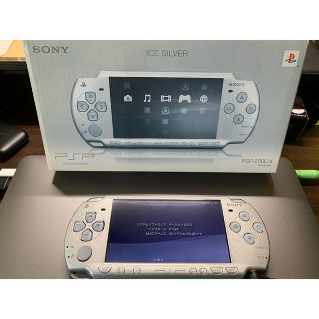 PlayStation Portable(プレイステーションポータブル)のPSP-2000 箱有り充電器有りバッテリー無し エンタメ/ホビーのゲームソフト/ゲーム機本体(携帯用ゲーム機本体)の商品写真