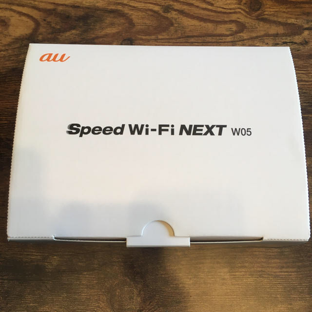 Speed Wi-Fi NEXT W05 ホワイト×シルバー スマホ/家電/カメラのPC/タブレット(PC周辺機器)の商品写真