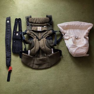 エルゴベビー(Ergobaby)のエルゴベビーオムニ360 クールエア　カーキグリーン(抱っこひも/おんぶひも)