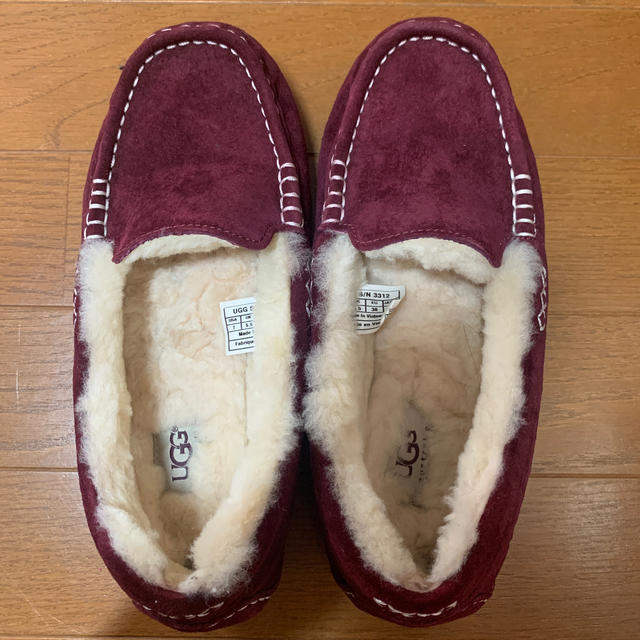 UGG(アグ)のUGG モカシン　パープル　(24cm) レディースの靴/シューズ(スリッポン/モカシン)の商品写真