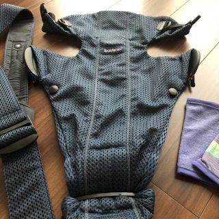 ベビービョルン(BABYBJORN)の【美品】ベビービョルン  抱っこ紐　ダークブルー(抱っこひも/おんぶひも)