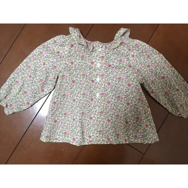 Bonpoint(ボンポワン)のBonpoint 花柄ブラウス　6M キッズ/ベビー/マタニティのベビー服(~85cm)(シャツ/カットソー)の商品写真