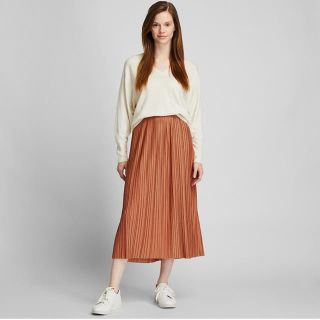 ユニクロ(UNIQLO)の新品タグ付 ユニクロ ランダムプリーツロングスカート オレンジ Sサイズ(ロングスカート)