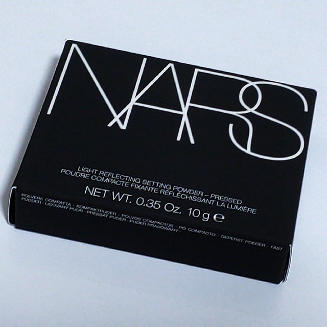 NARS(ナーズ)のNARS ライトリフレクティング セッティングパウダー プレストN 【10g】 コスメ/美容のベースメイク/化粧品(フェイスパウダー)の商品写真