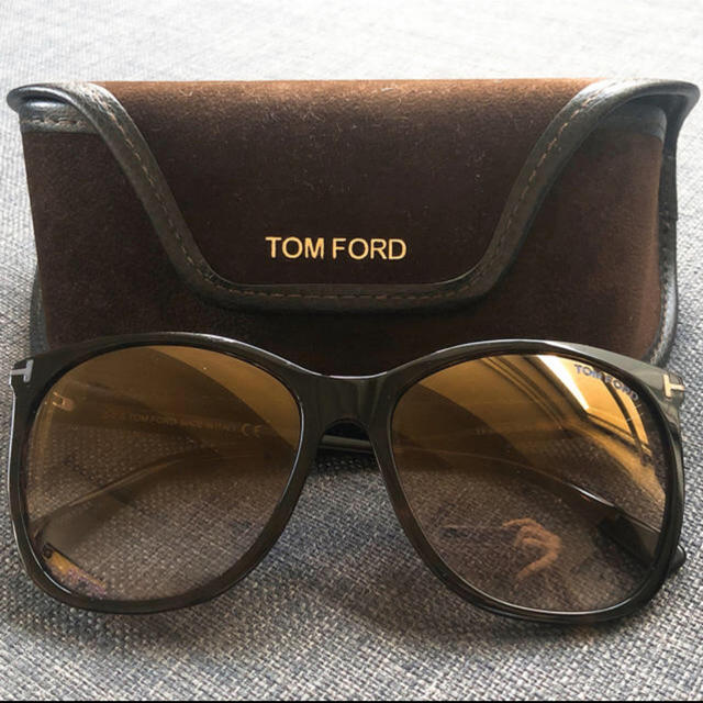 TOM FORD(トムフォード)のBu様専用出品/TOMFORD&PRADAサングラス レディースのファッション小物(サングラス/メガネ)の商品写真