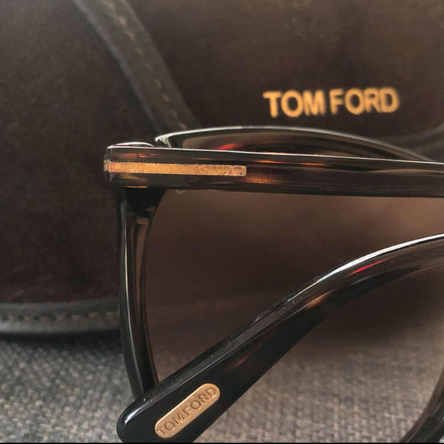 TOM FORD(トムフォード)のBu様専用出品/TOMFORD&PRADAサングラス レディースのファッション小物(サングラス/メガネ)の商品写真