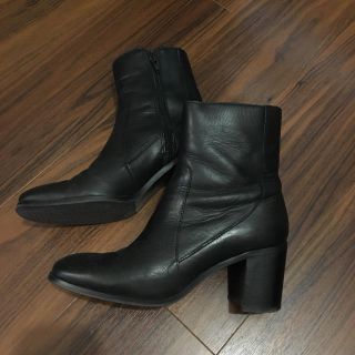 ザラ(ZARA)のZARA ザラ　ミドル　ショートブーツ　ブラック　黒　レザー(ブーツ)