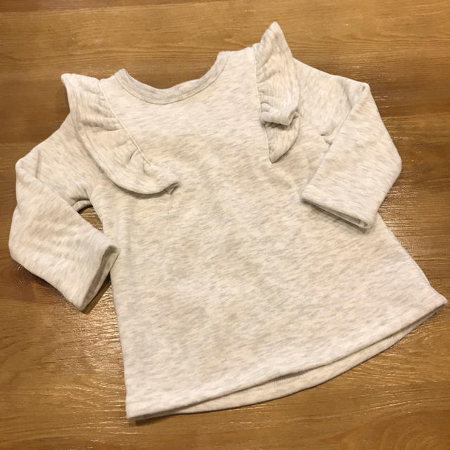 肩フリルスエットトップス　裏起毛 キッズ/ベビー/マタニティのキッズ服女の子用(90cm~)(Tシャツ/カットソー)の商品写真