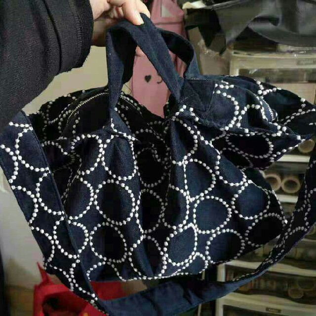 mina perhonen(ミナペルホネン)のミナペルホネン 刺繍ショルダーバッグ 斜め掛けバッグ レディースのバッグ(ショルダーバッグ)の商品写真