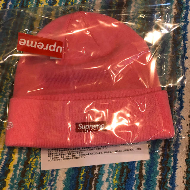 Supreme(シュプリーム)のNew Era® S Logo Beanie シュプリーム　pink メンズの帽子(ニット帽/ビーニー)の商品写真