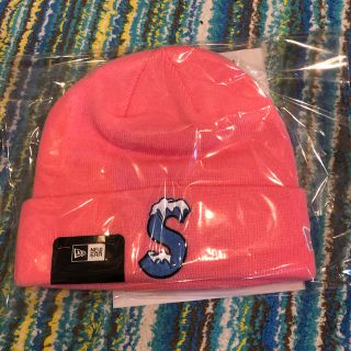 シュプリーム(Supreme)のNew Era® S Logo Beanie シュプリーム　pink(ニット帽/ビーニー)