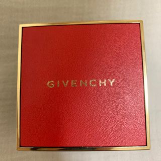 ジバンシィ(GIVENCHY)の［なぎタンタン様専用］ジバンシィプリズム・リーブル　1 限定パッケージ(フェイスパウダー)