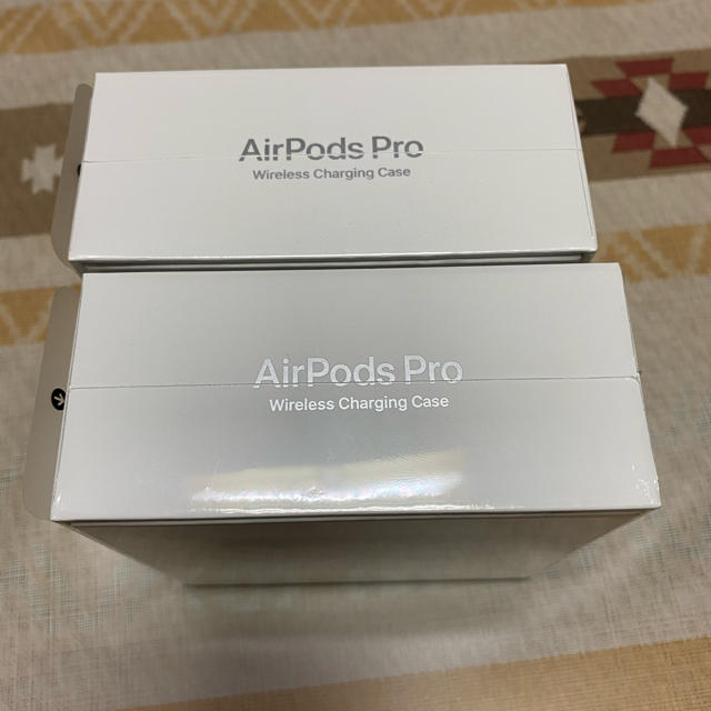 Apple(アップル)の期間限定　Air pods pro(二個) スマホ/家電/カメラのオーディオ機器(ヘッドフォン/イヤフォン)の商品写真